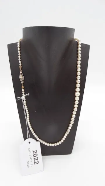 1 collier de perles avec fermoir en or 33