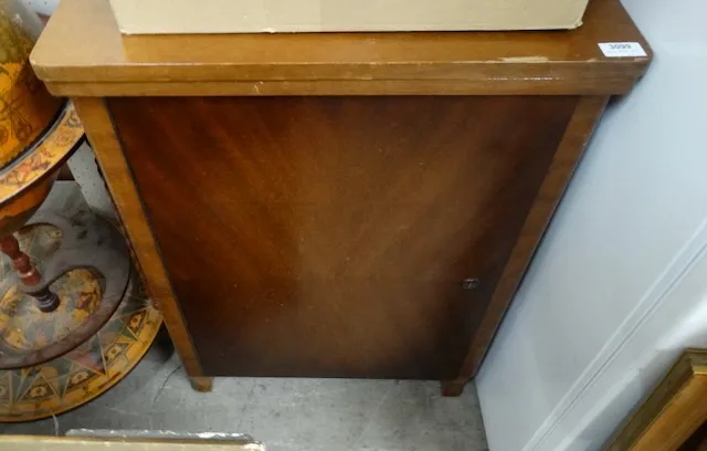 1 Nähmaschine im Schrank