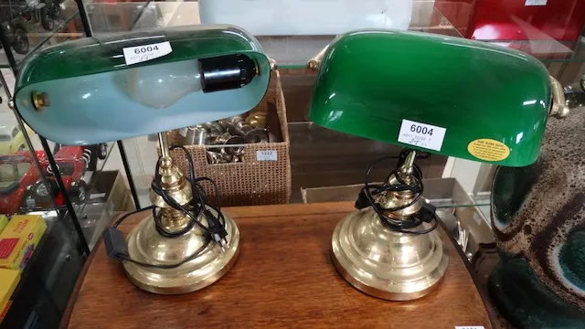 2 lampes de table avec abat-jour vert