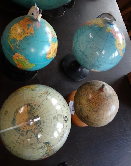 4 petits globes