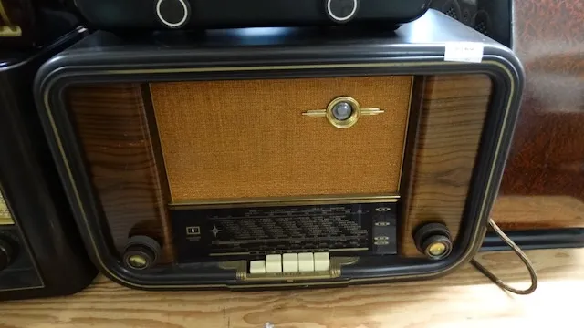 1 altes Radio