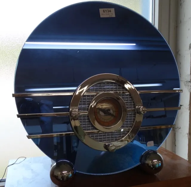 1 old design radio