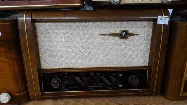 1 altes Radio