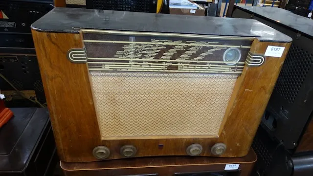 1 staré rádio