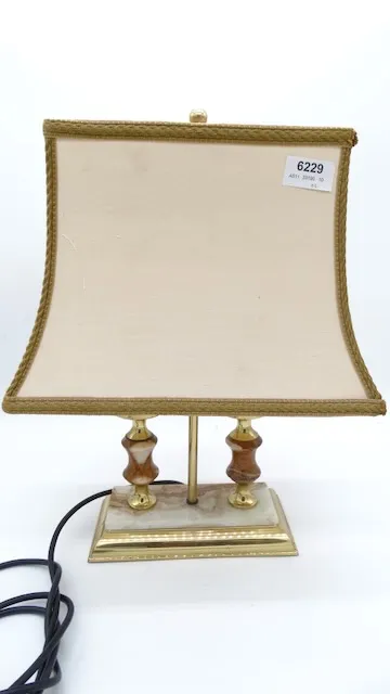 1 stolní lampa
