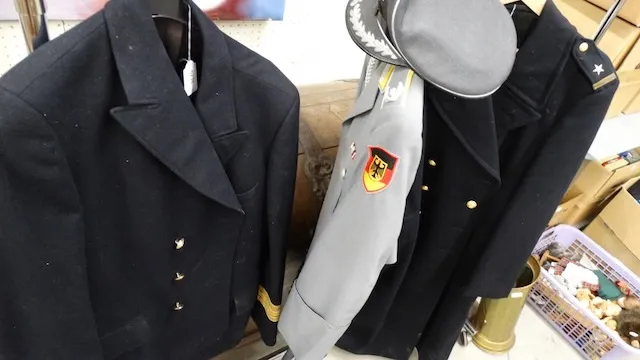 3 uniformes Bundeswehr