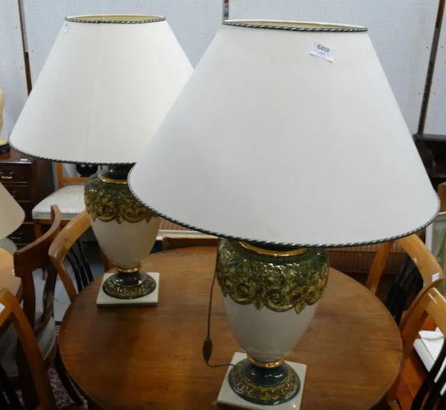 2 stolní lampy