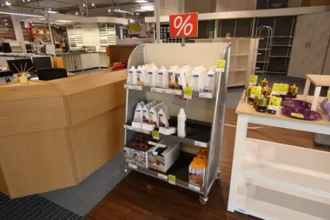 Prodejní regál, pojízdný, bez obsahu