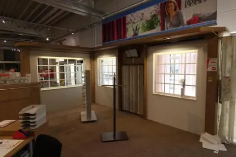 Display wall, with contents