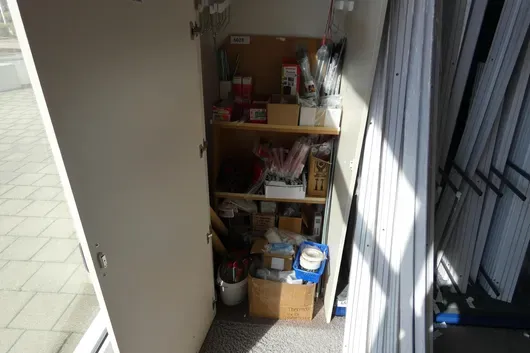 Partij accessoires voor wand- en plafondmontage