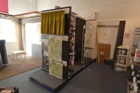 Sales shelf, 2 compartments, double-sided, 1 top section, without contents