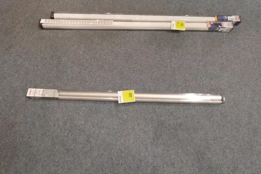 Side-pull roller blind