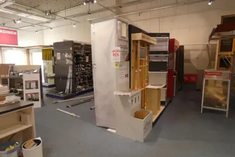 Display stand with contents (sliding curtains)