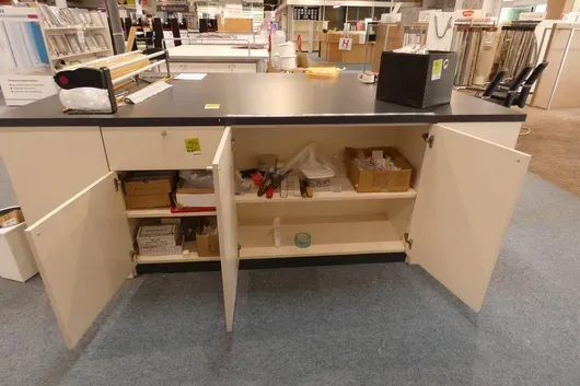 Cabinet contents sales counter