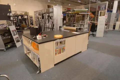 Sales counter, without contents