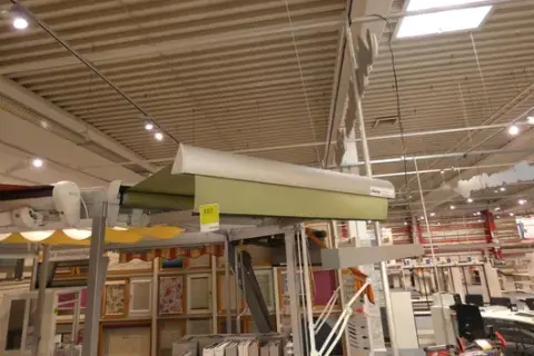 Articulated arm awning