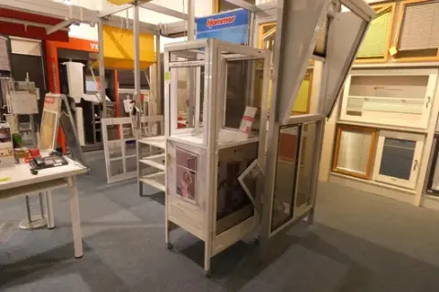 Sample rack, with contents (insect protection)