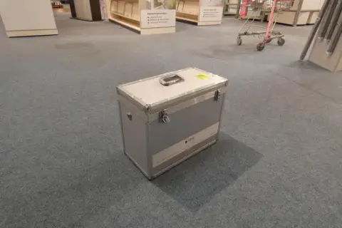 MHZ sample case
