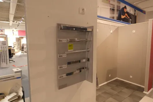 Display wall contents (towel holder)