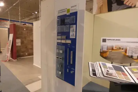 Vzorníková stěna, s obsahem