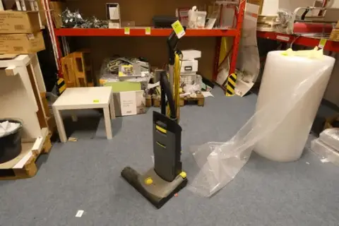 Kärcher Professional - Odkurzacz szczotkowy