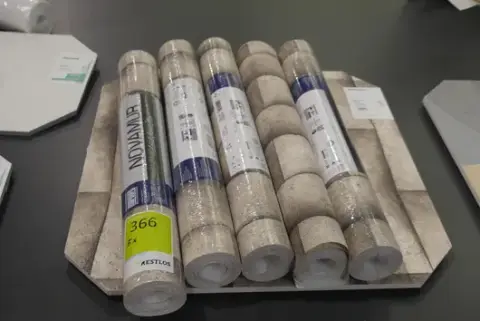 5 rouleaux de papier peint intissé
