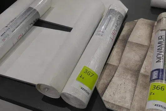 2 rouleaux de papier peint intissé