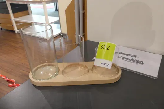 Plateau en bois avec 3 verres
