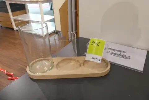 Plateau en bois avec 3 verres