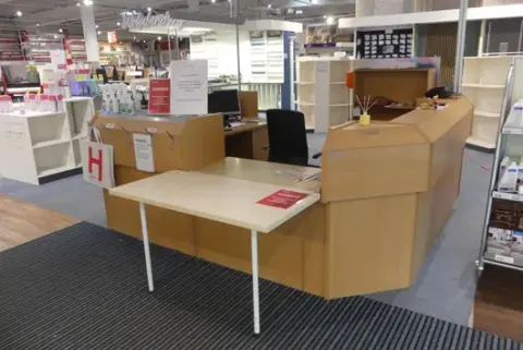 Stand d'information, complet