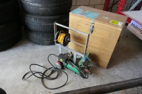 Leister - Soudeuse automatique à air chaud, avec enrouleur de câble sur châssis, incl. caisse en bois