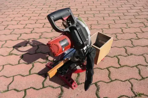 Einhell - Kapp- und Gehrungssäge, mit Staubsack