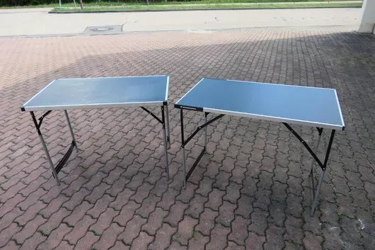 2 tables pliantes