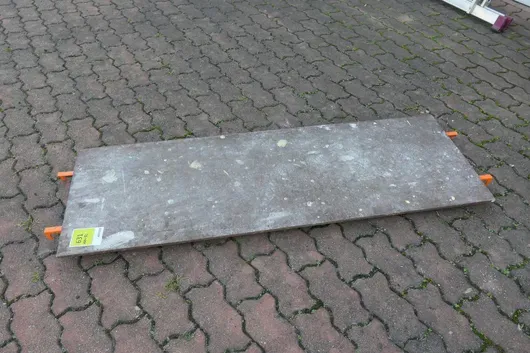 Vloerplaat / werkplatformdek met ophanghaken (voor steiger)