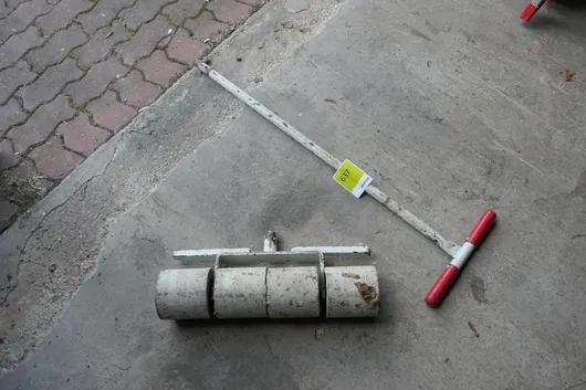 Anpresswalze / Belagwalze für Bodenbeläge, mehrteilig, mit T-Griff-Stiel