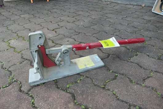 Sockelleistenschneider mit Hebelarm