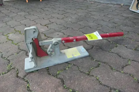 Sockelleistenschneider mit Hebelarm