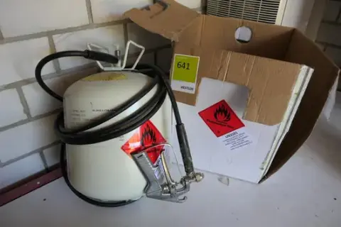 Druckbehälter 22,5 l mit Schlauch und Sprühpistole
