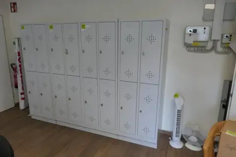 2x šatní skříňky
