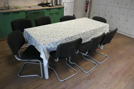 Table with 8 chairs