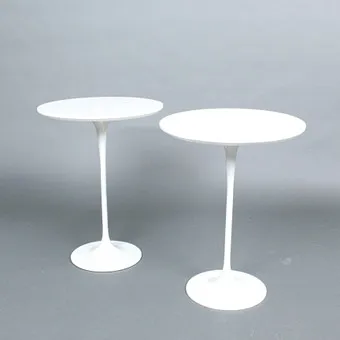 Paire de petites tables d'appoint Tulpen (2).