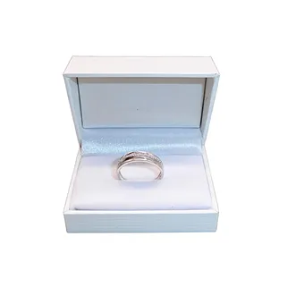 Ring van 925 zilver met kleine edelstenen