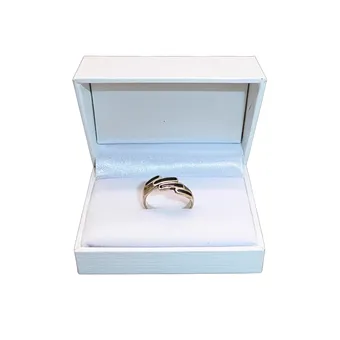 RING IN ASYMMETRIC STEP OPTIC WITH BLACK INLAYS.