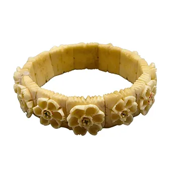 ARMBAND AUS KNOCHEN.