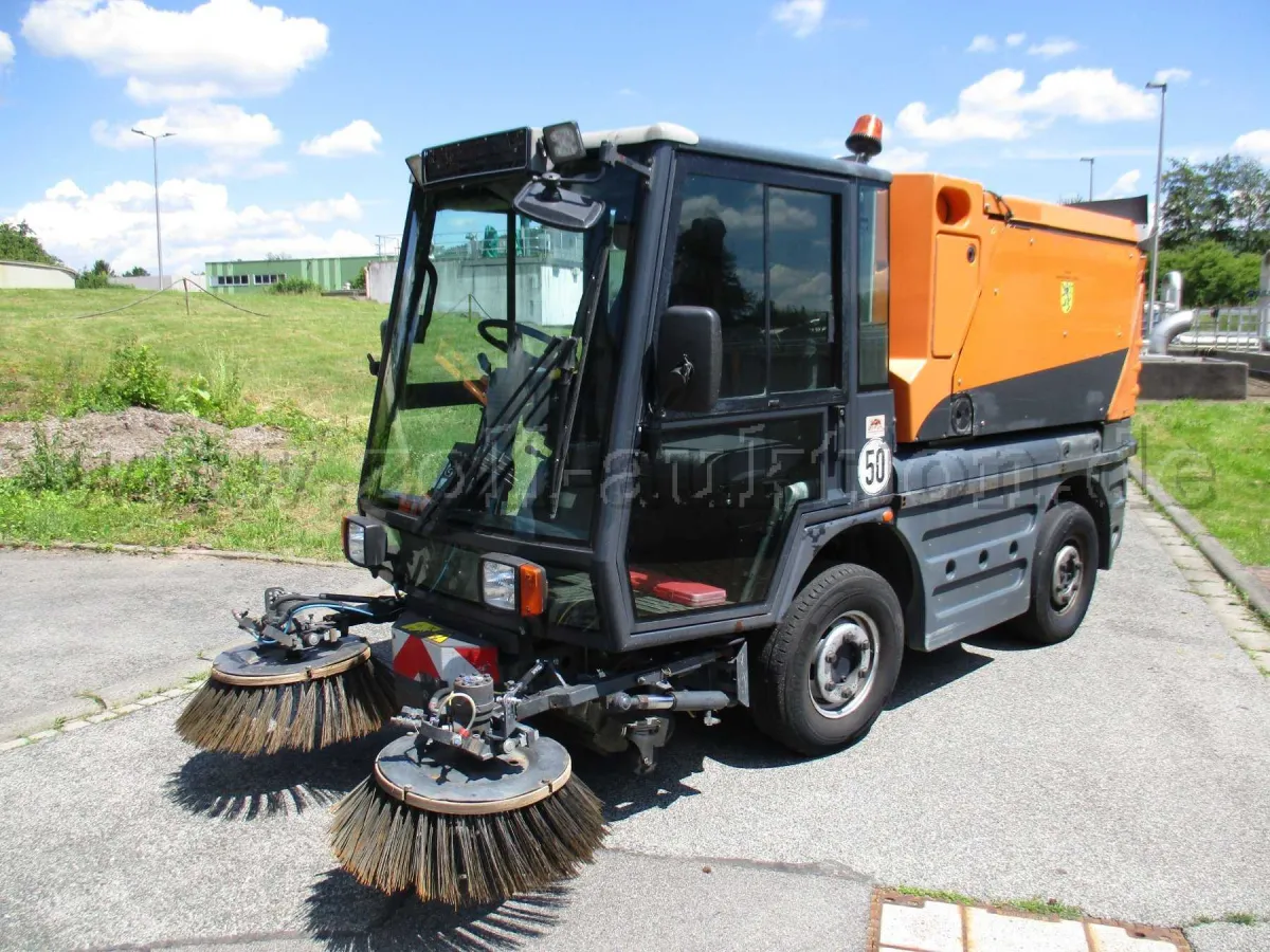 1 Schmidt Swingo 200 sweeper