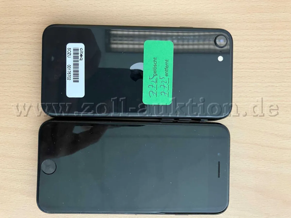 30 Apple iPhone SE | noir | 64GB | 2020