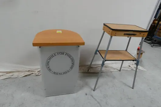 2x Bijzettafel, diversen