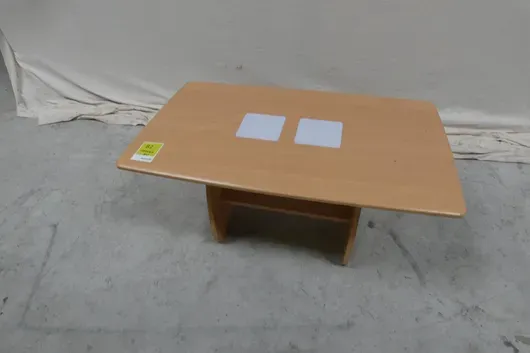 Table d'appoint, réglable en hauteur