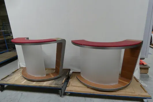 2x Stehpult, ohne Rollbretter