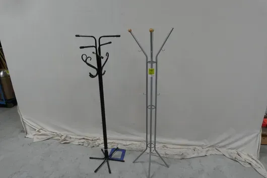 2x Wieszaki na ubrania